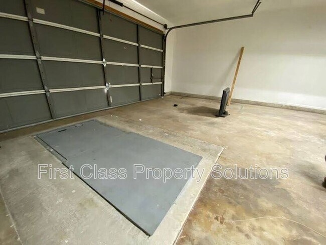 Building Photo - 6609 Laurel Rd