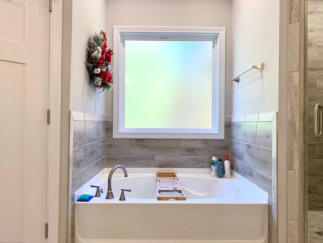 Building Photo - 260 Bluebriar Trace