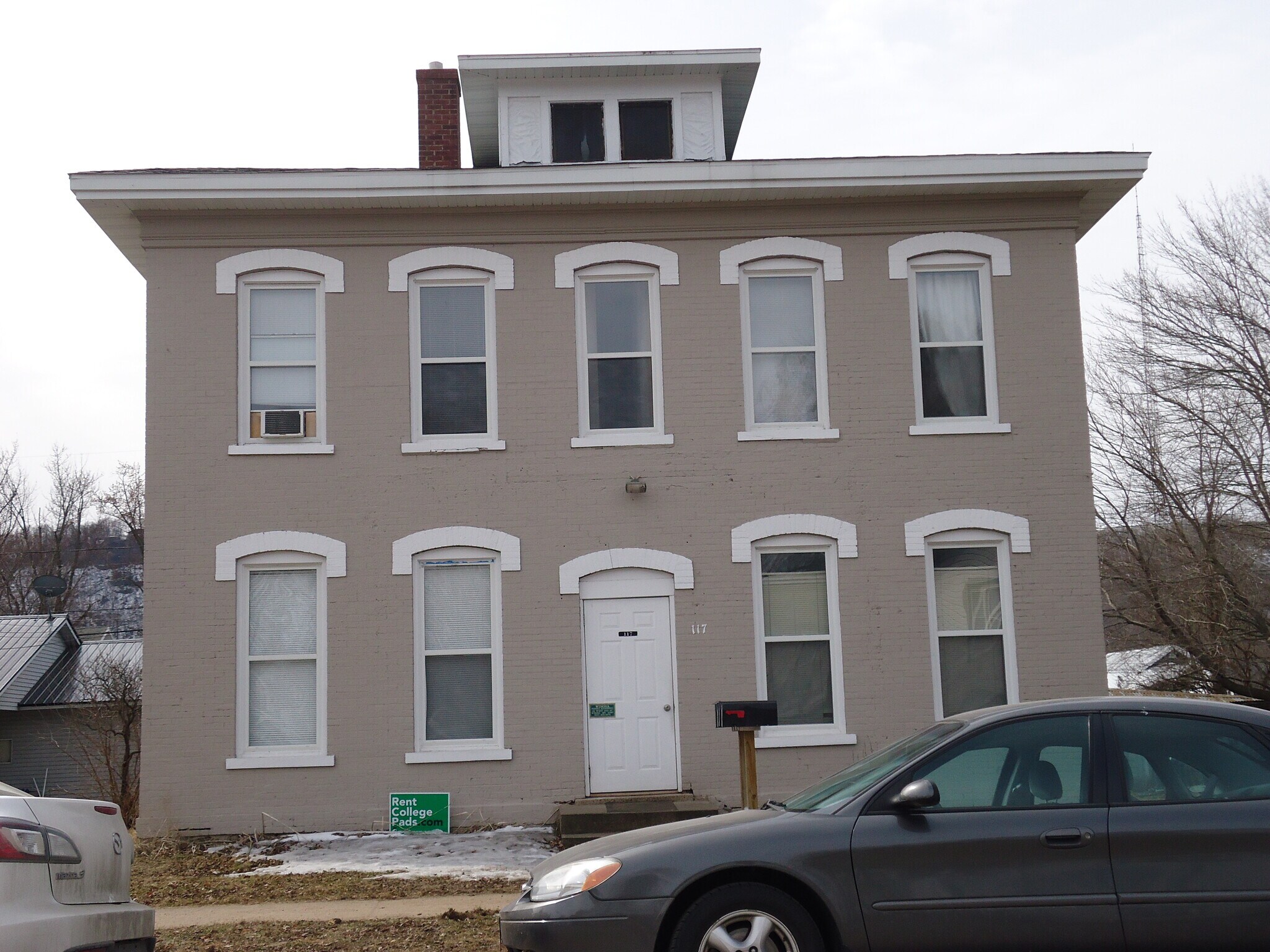 Building Photo - 117 E Howard St