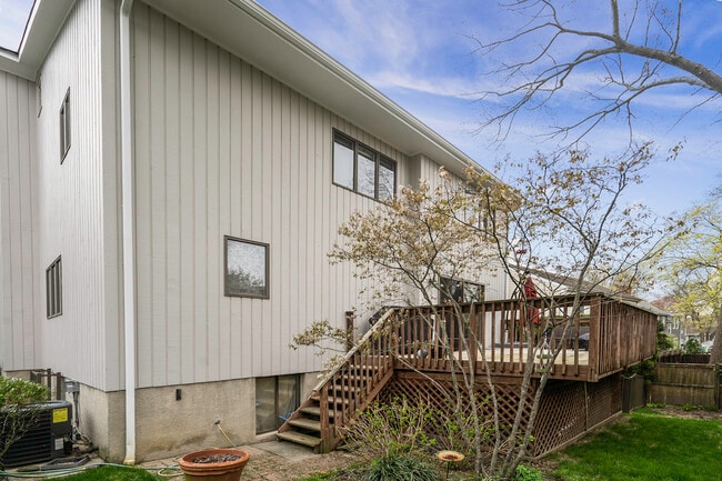 Building Photo - 2 Beaver Landing