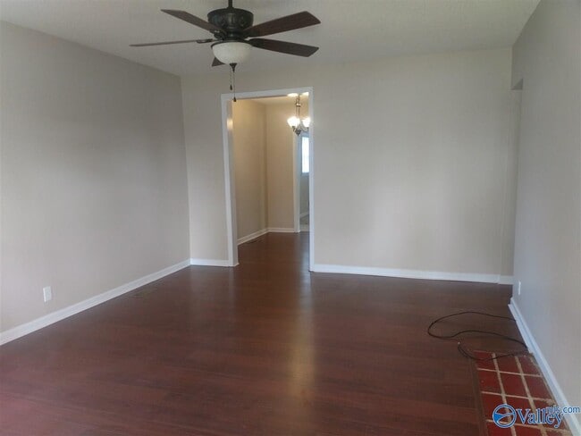 Building Photo - 2035 Vanderbilt Dr SW