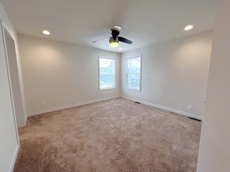 Building Photo - 5355 Coventry Dr