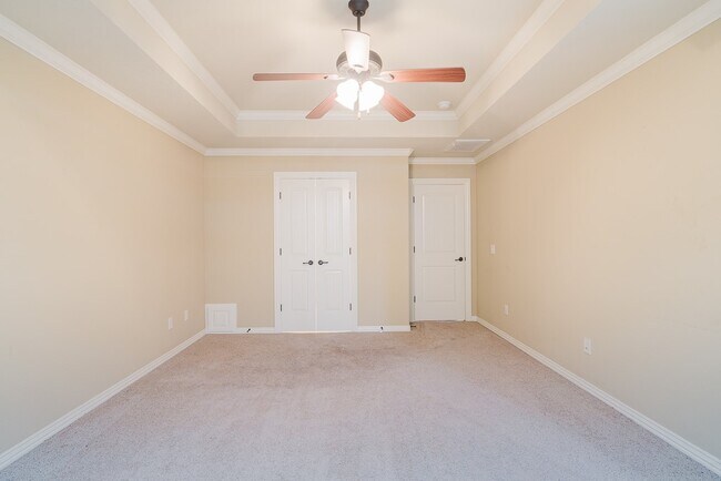 Building Photo - 602 SW Barn Valley Rd