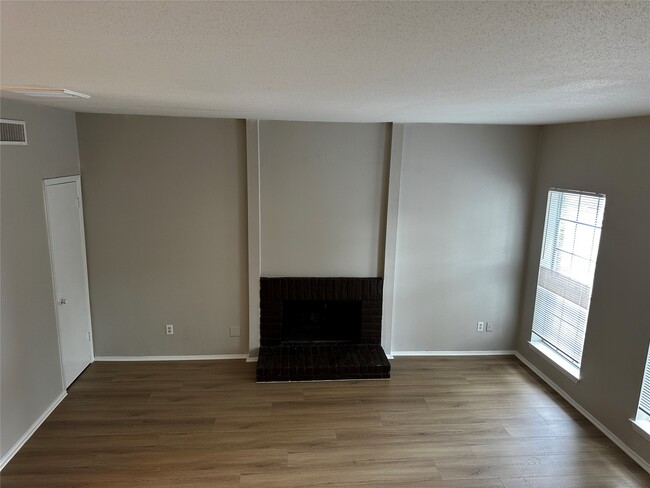 Building Photo - 11710 Southlake Dr
