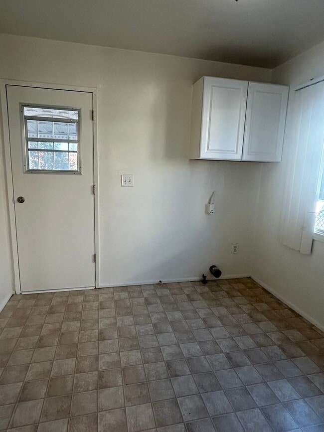 Building Photo - Large North Torrance House. Torrance Schools, Huge yard, 2 car garage hookups **OPEN HOUSE EVERY ...
