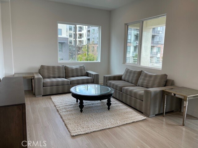 Building Photo - 1860 S Westside Dr