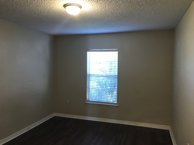 Building Photo - 6606 Gentle Oaks Dr N