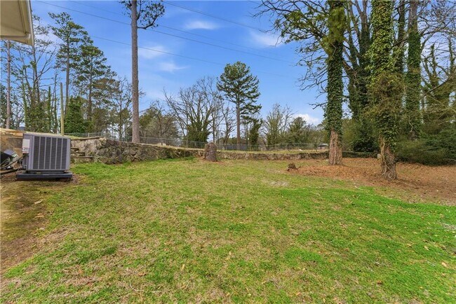 Building Photo - 2393 Lilla Cir SW