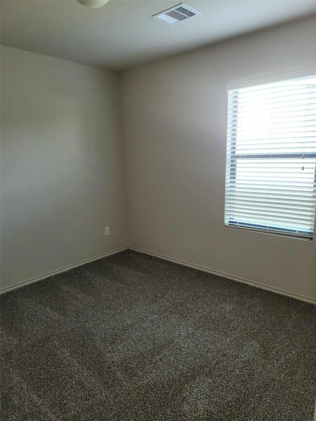 Building Photo - 803 Lovebug Ln
