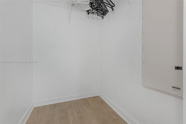 Building Photo - 1100S S Miami Ave