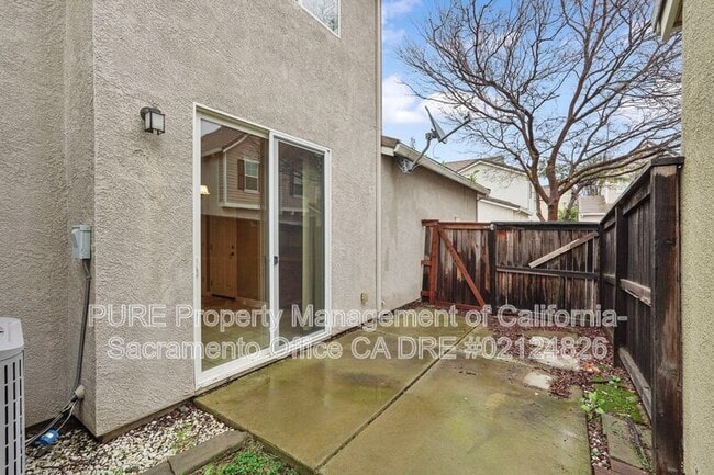 Building Photo - 441 Picasso Cir