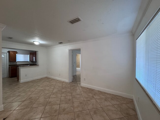 Building Photo - 5900 SW 26th St