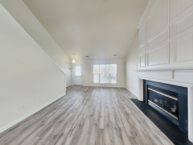 Building Photo - 8627 Challenger Dr