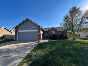 Building Photo - Beautiful 4 Bed 2 Bath Home