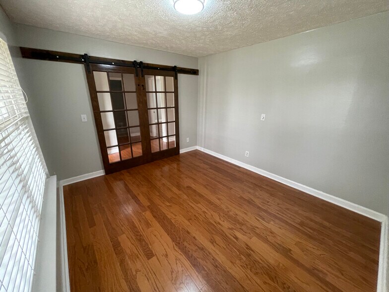 Building Photo - 7005 Timber Oak Dr