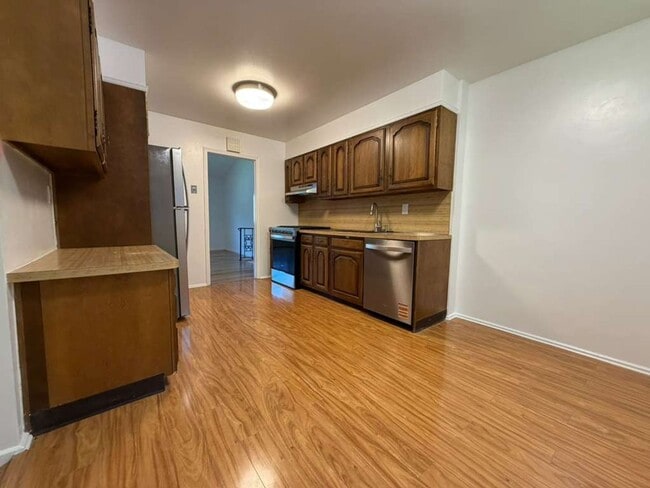 Building Photo - Spacious 4-Bedroom Home with Functional Layout, Backyard Access & Attached Garage