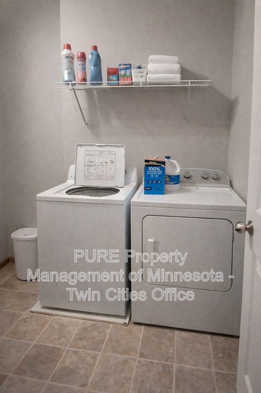 Building Photo - 15584 Empress Ave N