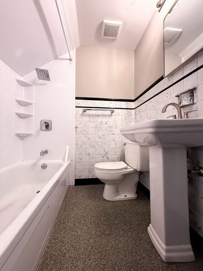 Building Photo - 5002 Dakota Ave