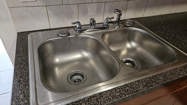 Building Photo - 177 NE 12th Ave