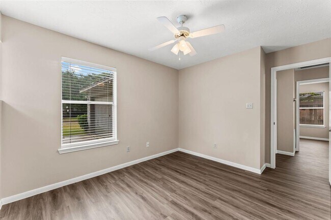 Building Photo - 1926 Kelona Dr