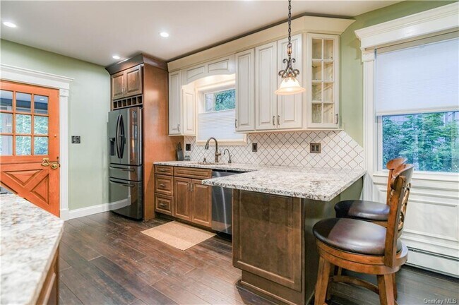 Building Photo - 105 Main St