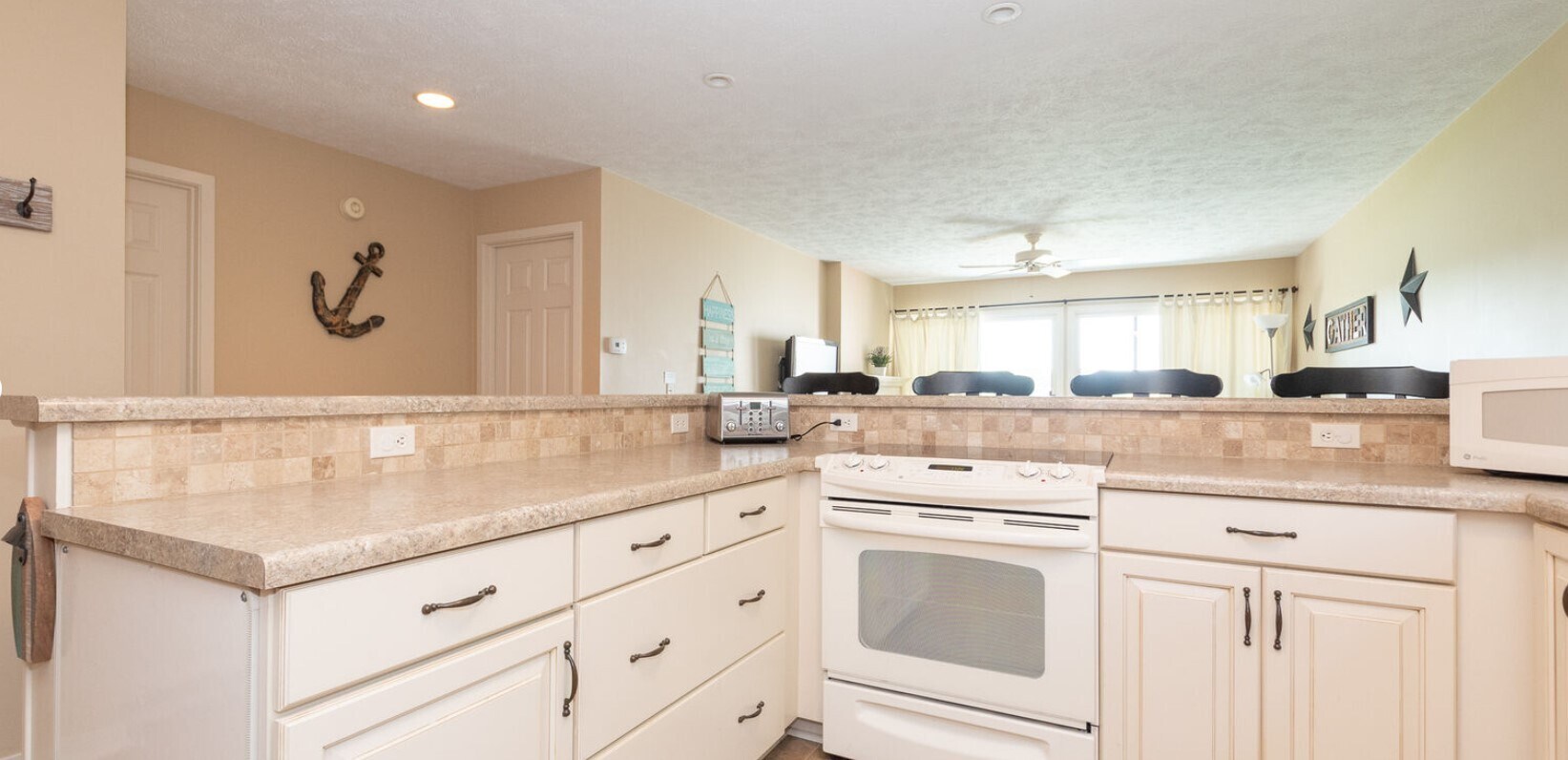 Building Photo - 230 Oak St