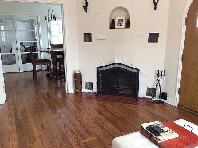 Building Photo - 304 Nevada Way