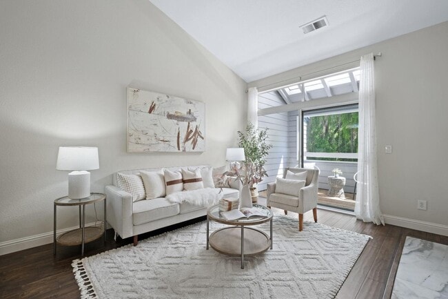 Building Photo - 1735 Parkview Green Cir