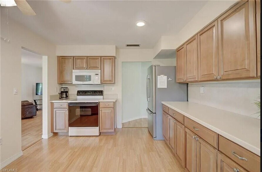 Building Photo - 3919 SE 9th Ct