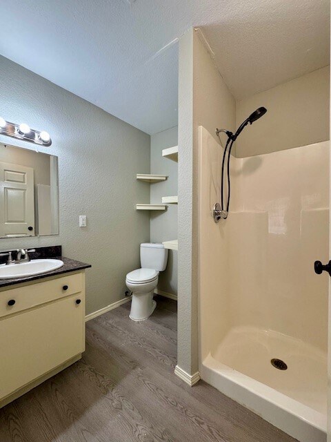 Building Photo - 944 N Storer Ave