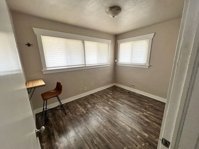 Building Photo - Newly Remodeled House in West Valley for Rent