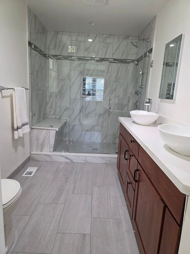 Building Photo - Executive Home with an Executive View