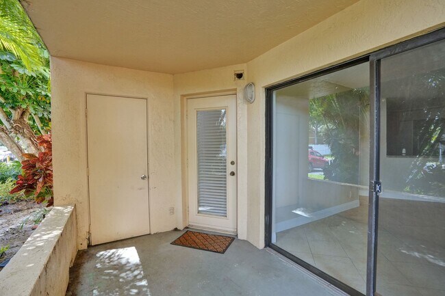 Building Photo - SPACIOUS 2 BED/2 BATH WITH BALCONY IN RESORT-STYLE COMMUNITY!