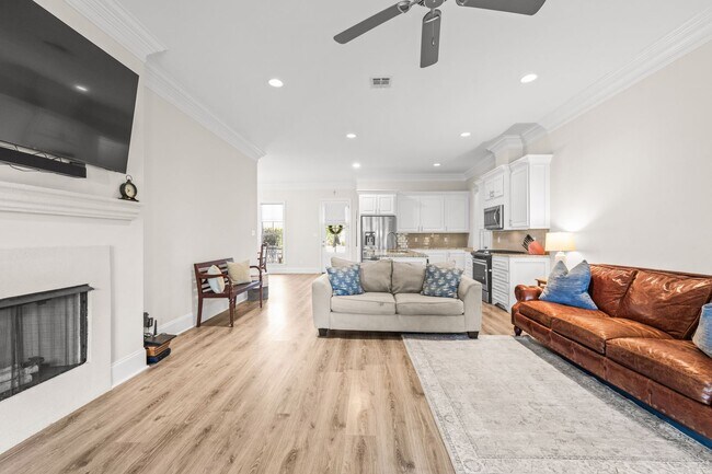 Building Photo - Luxury Living in The Woodlands - COMING SO...