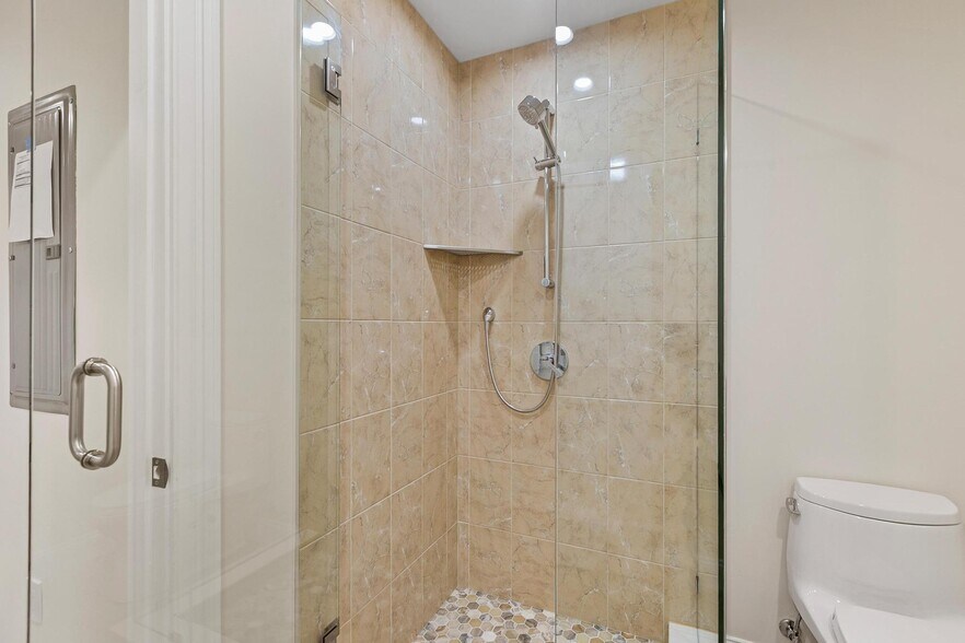 Building Photo - 14 Newell Rd