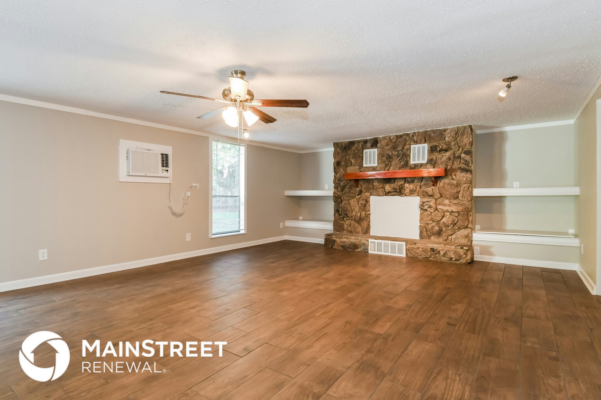 Building Photo - 11665 Summer Tree Rd N