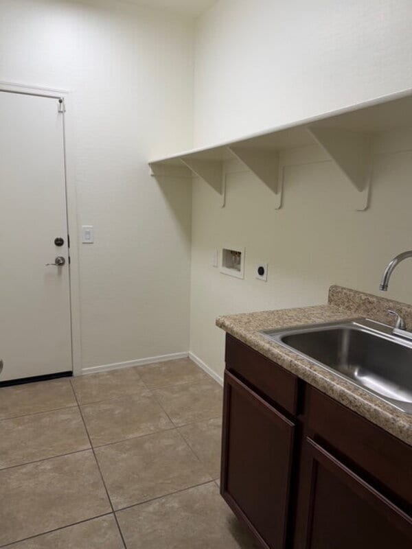 Building Photo - 2764 E Cherry Hill Dr