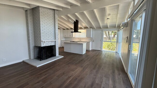 Building Photo - Incredible Remodled 4 bedroom House