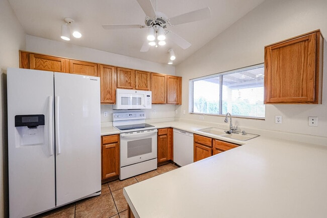 Building Photo - 10935 W Ruth Ave