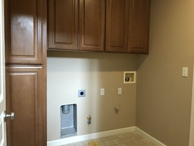 Building Photo - 1235 Bluegrass Ct