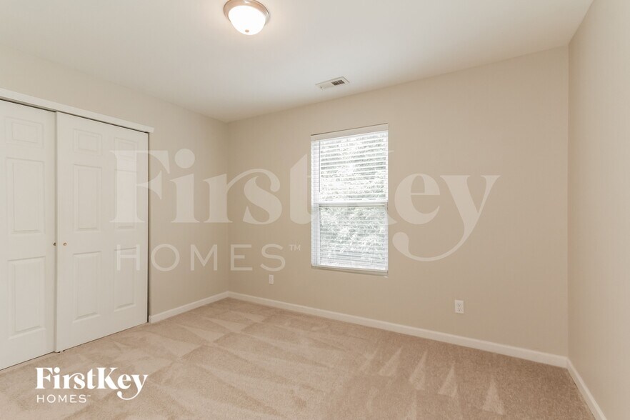 Building Photo - 2013 Dunsmore Ln