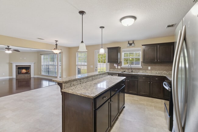 Building Photo - 608 Piedmont Ave