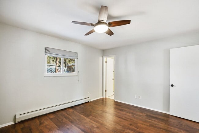Building Photo - Move in ready home on Parkview