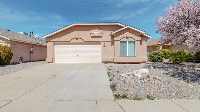 Building Photo - Lovely 3 bedroom home in convenient location.