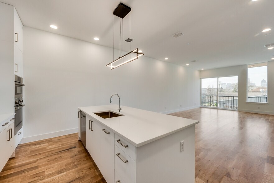 Building Photo - 1906 Annex Ave