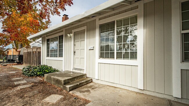 Building Photo - 493 Landsdown Cir