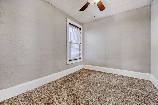 Building Photo - LOCATION LOCATION!! Beautiful 2-bed 1-bath duplex located in the highly desirable West Highlands ...