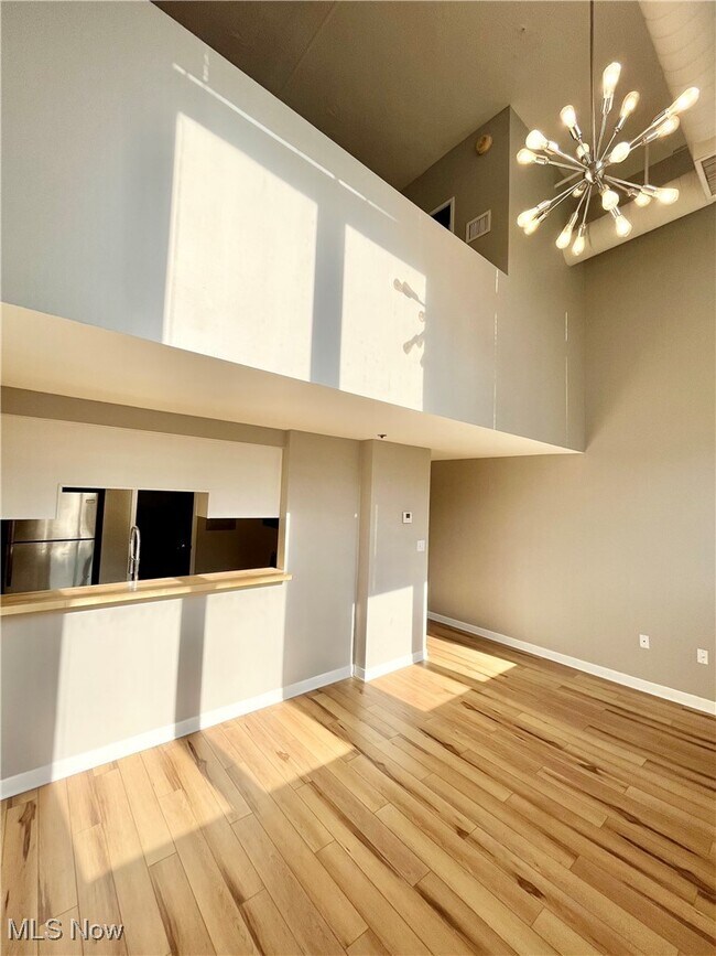 Building Photo - 1133 W 9th St