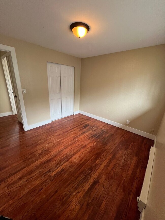 Building Photo - Girgis Duplex