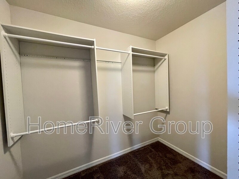 Building Photo - 11310 Leland Groves Dr